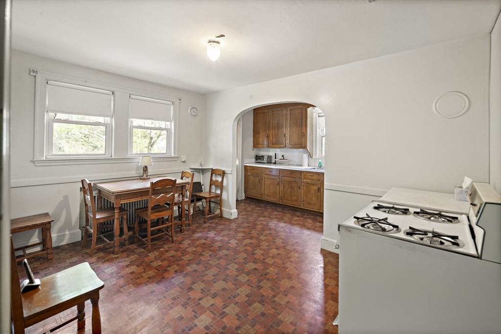 Lexington, Massachusetts 02421, United States, 3 Bedrooms Bedrooms, ,2 BathroomsBathrooms,Residential,Contingent,143010