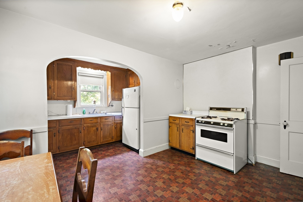 Lexington, Massachusetts 02421, United States, 3 Bedrooms Bedrooms, ,2 BathroomsBathrooms,Residential,Contingent,143010