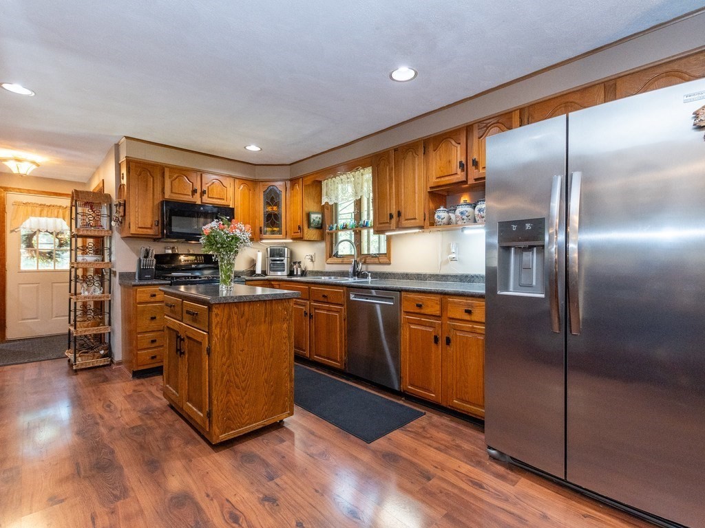 12 Ridgeway Ave