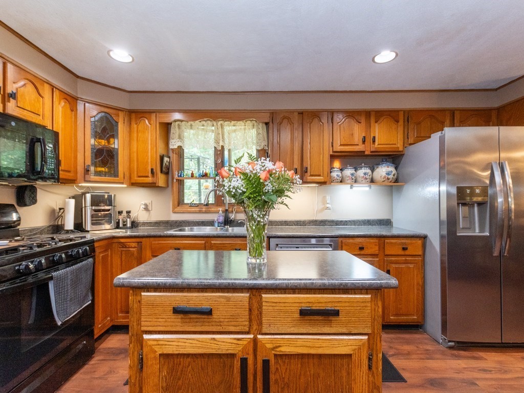 12 Ridgeway Ave