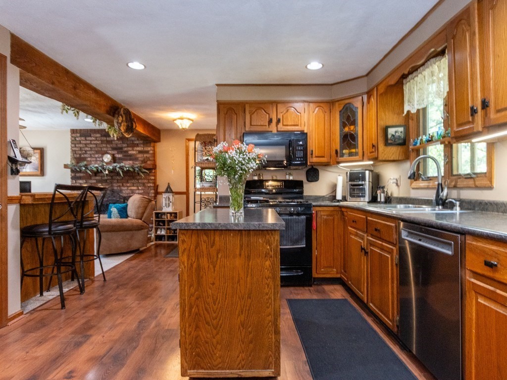 12 Ridgeway Ave