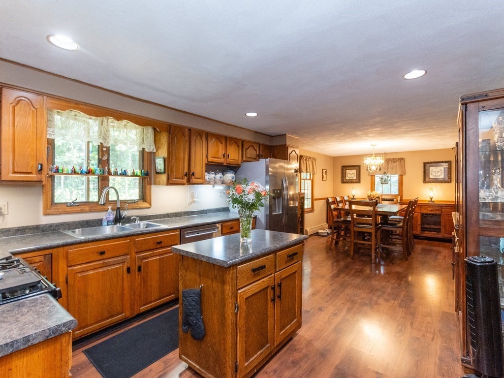 12 Ridgeway Ave
