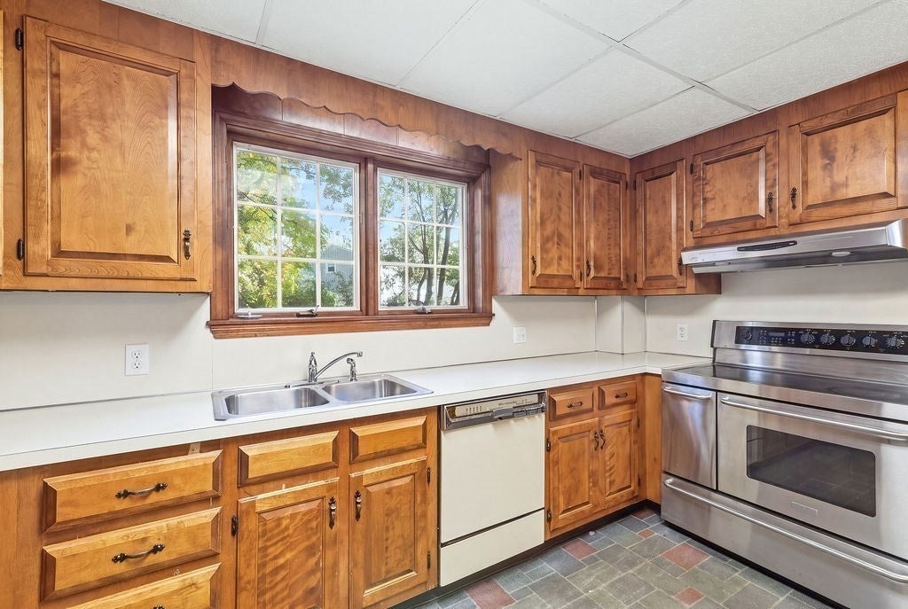 929 S Franklin St, Holbrook, MA, 929 S Franklin St, Holbrook, MA Photo #9