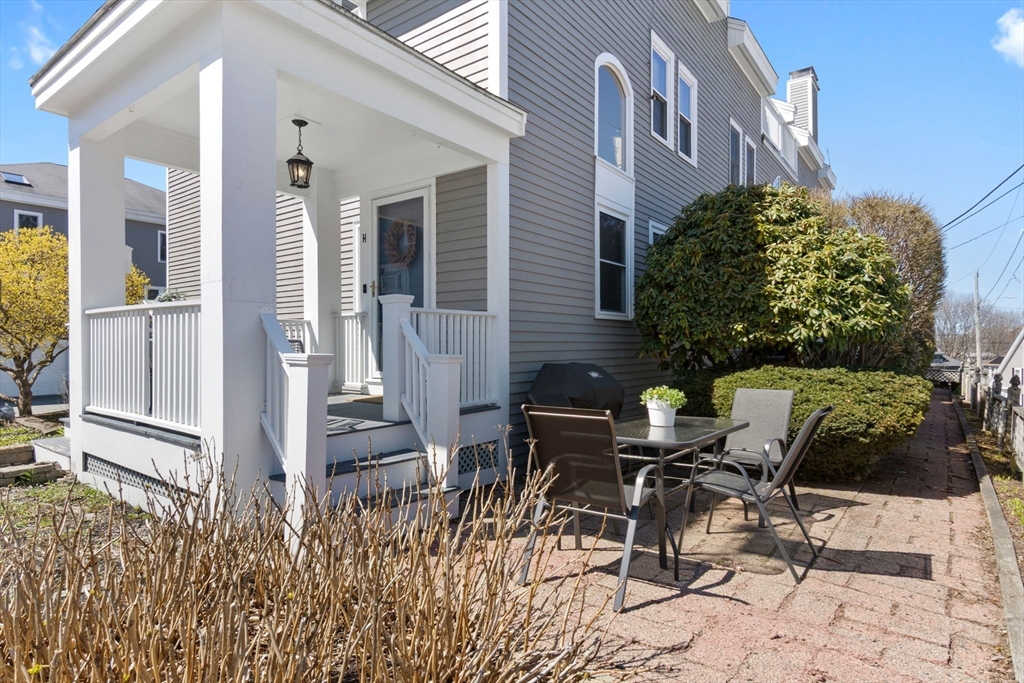 12 Pickett St H
