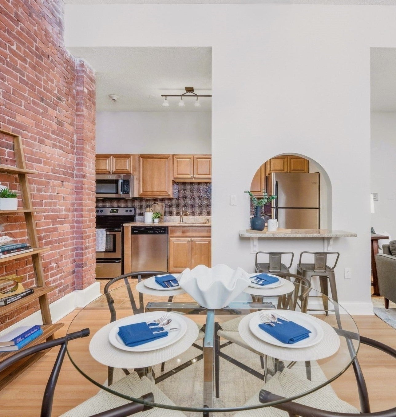 54 Forest St 212