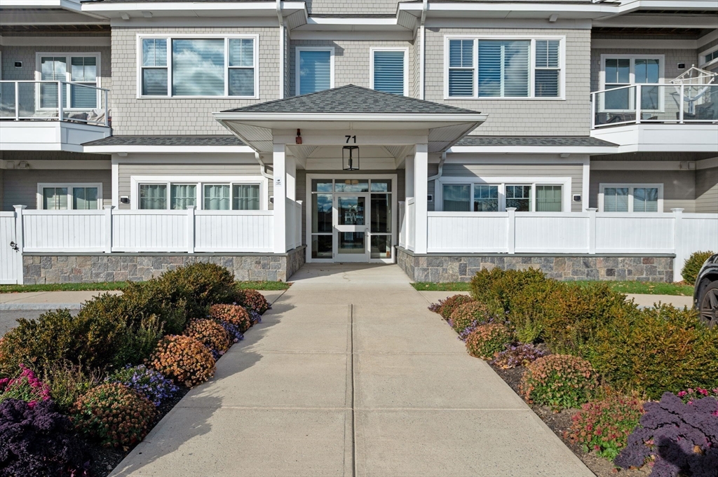 71 Greenwood Avenue 207