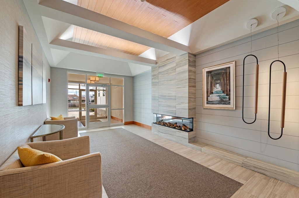 71 Greenwood Avenue 207