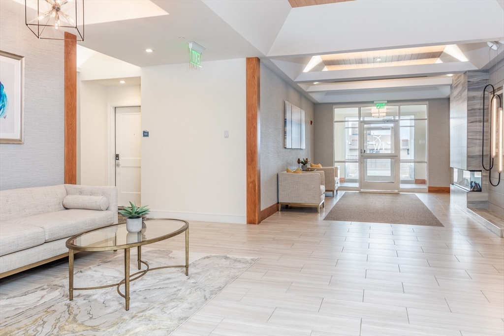 71 Greenwood Avenue 207