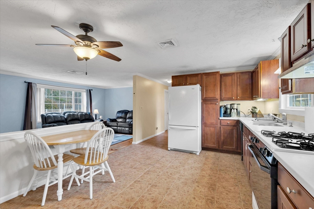 145 Quinaquisset Ave