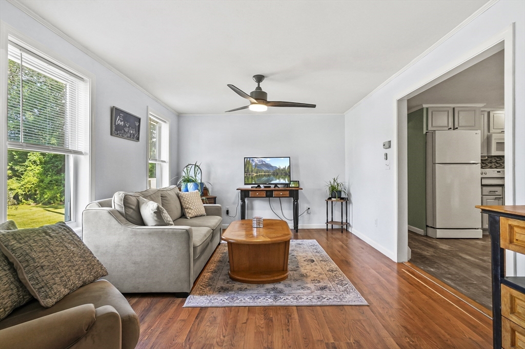 13 Hoyt Ave