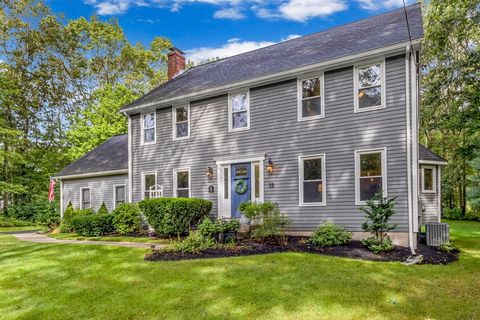 19 Peters Ln Franklin MA 02038