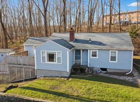 6 Roald St Worcester MA 01605