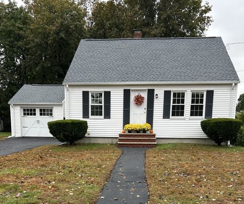 15 Beaconsfield St Lawrence MA 01843