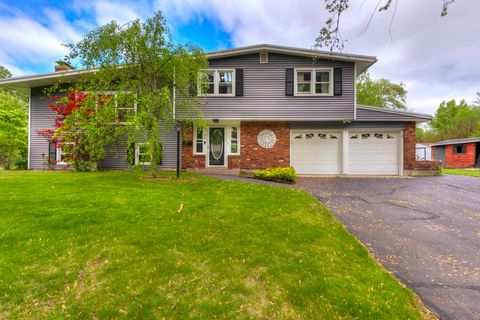 36 Winthrop St West Boylston MA 01583