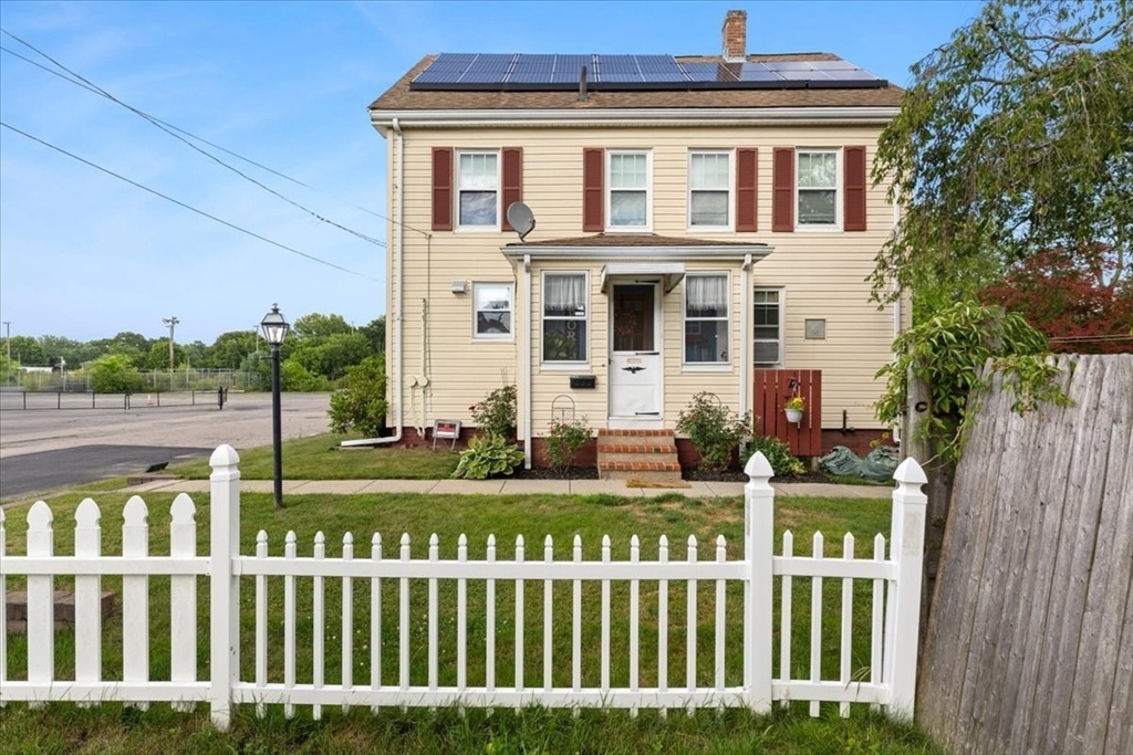 39 Mystic St