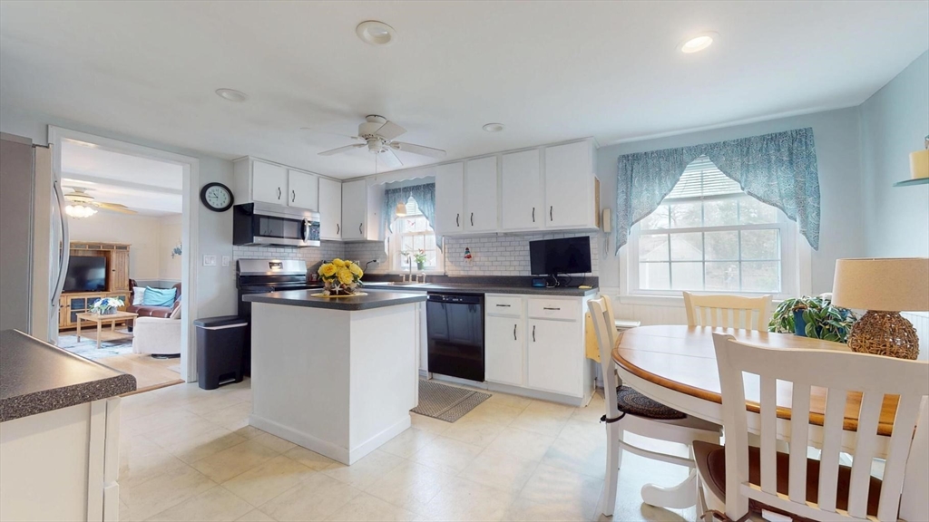 31 Captain Lothrop Rd