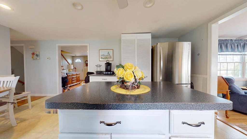 31 Captain Lothrop Rd