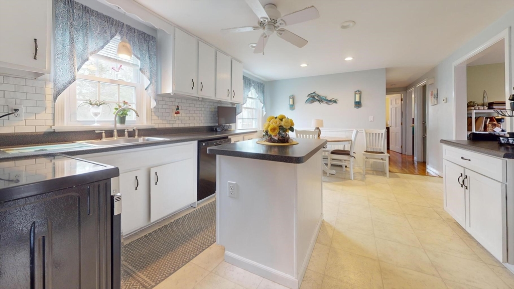 31 Captain Lothrop Rd