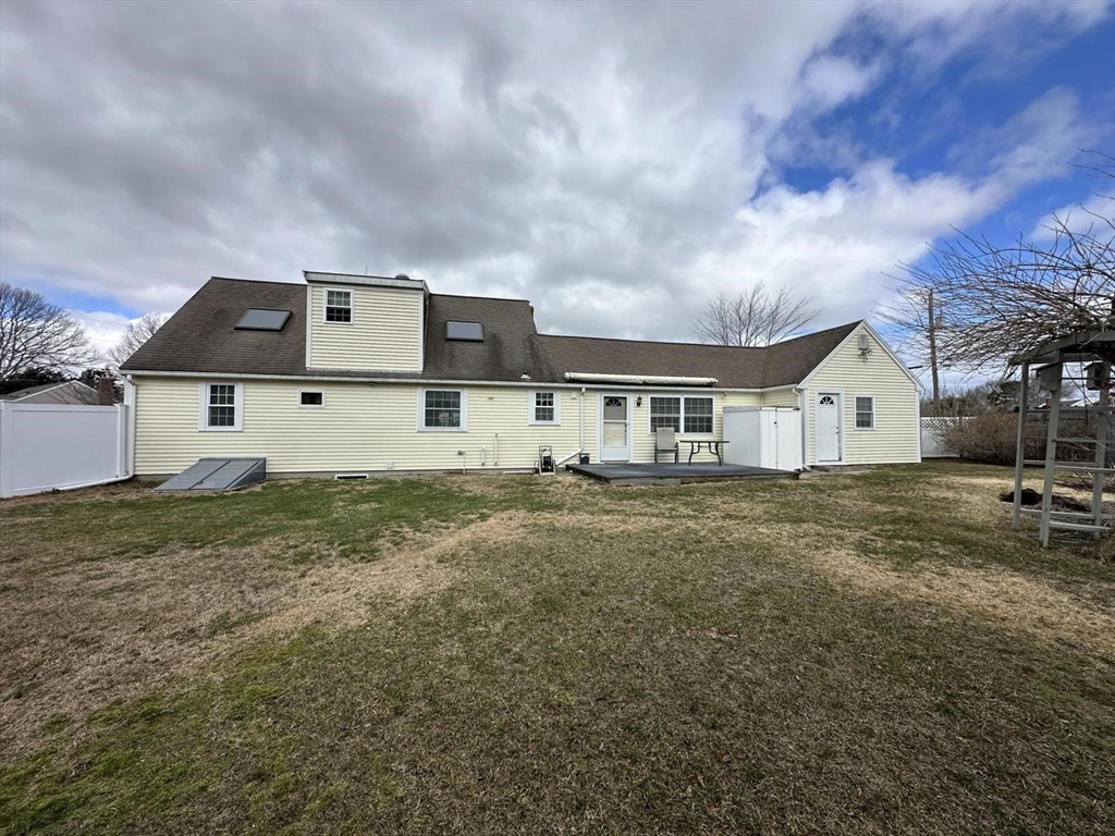 31 Captain Lothrop Rd