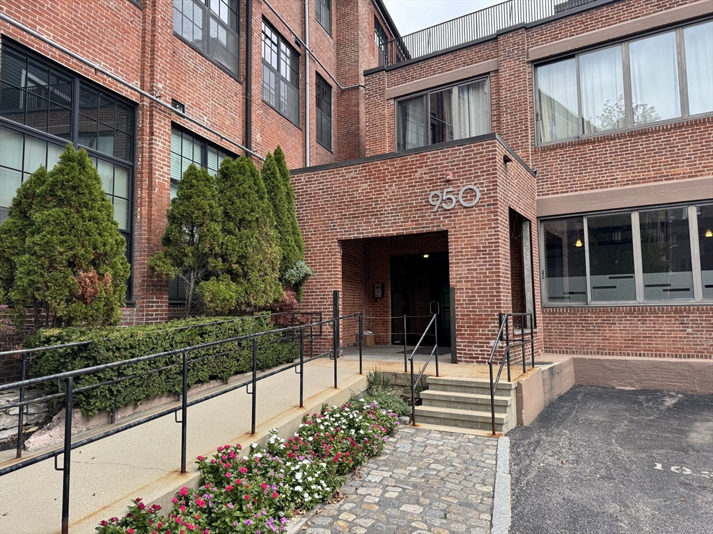 950 Dorchester Ave 304