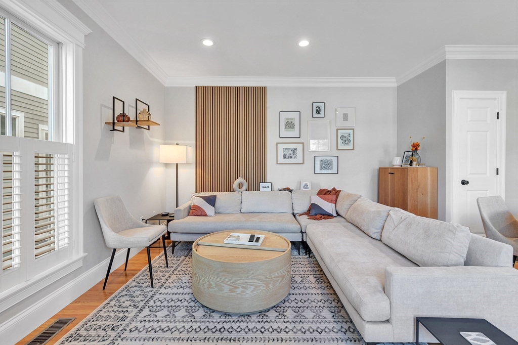 7 Mill St 7