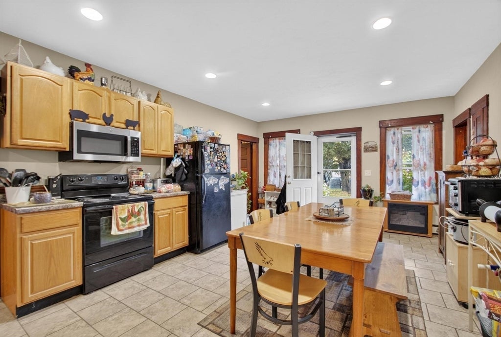 55 Elmwood Ave, Fitchburg, MA, 55 Elmwood Ave, Fitchburg, MA Photo #4