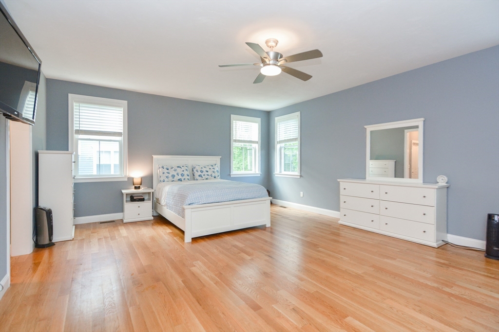 Medway, Massachusetts 02053, United States, 3 Bedrooms Bedrooms, ,3 BathroomsBathrooms,Residential,Active,161065