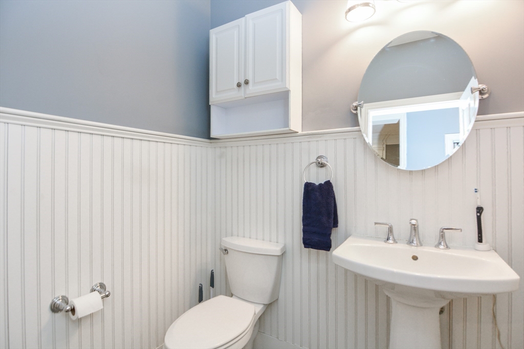 Medway, Massachusetts 02053, United States, 3 Bedrooms Bedrooms, ,3 BathroomsBathrooms,Residential,Active,161065