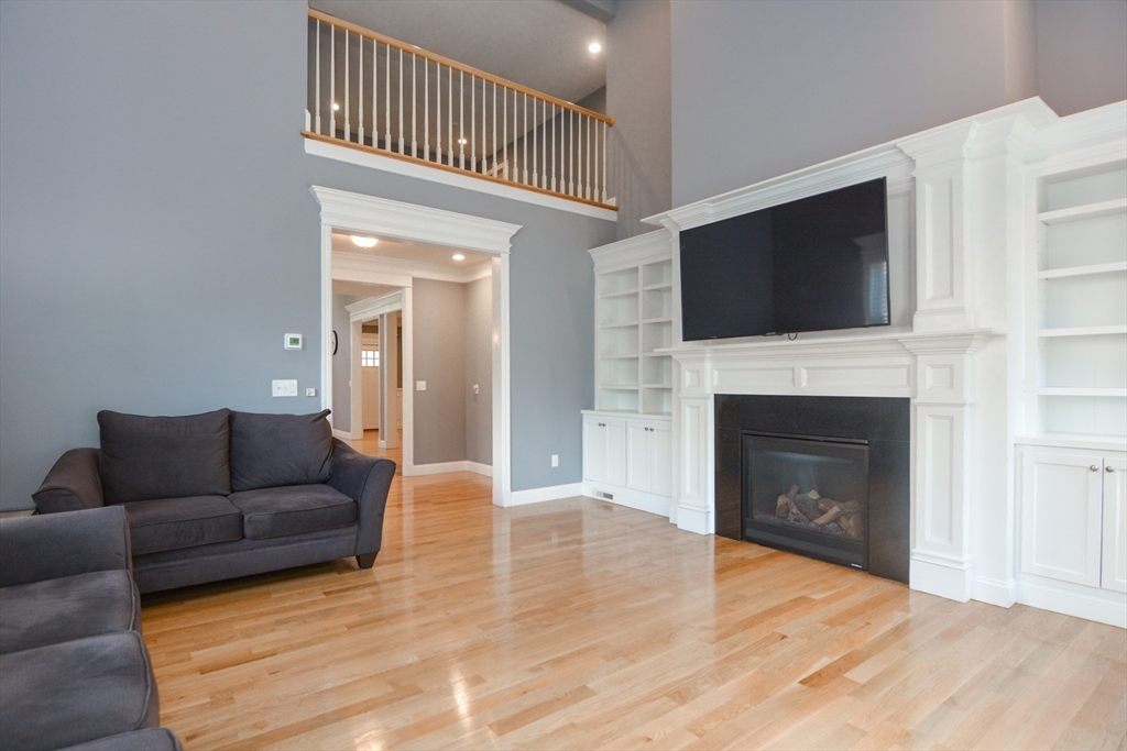 Medway, Massachusetts 02053, United States, 3 Bedrooms Bedrooms, ,3 BathroomsBathrooms,Residential,Active,161065