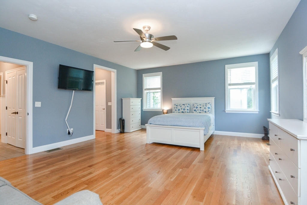 Medway, Massachusetts 02053, United States, 3 Bedrooms Bedrooms, ,3 BathroomsBathrooms,Residential,Active,161065