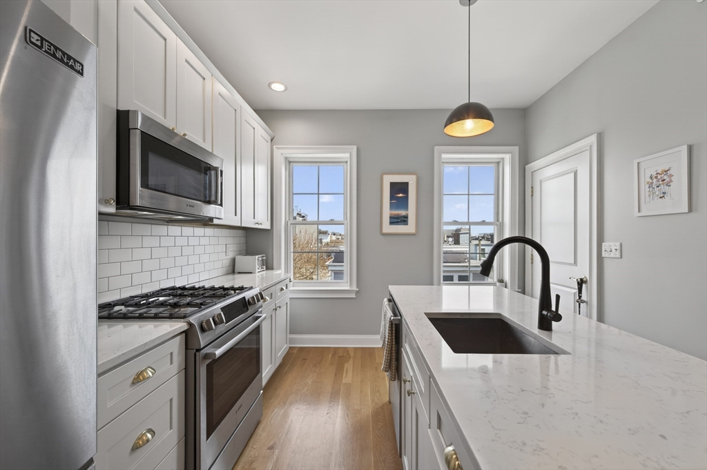 100 Webster St 3