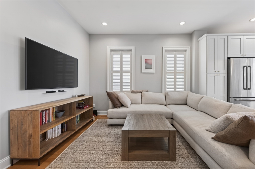 100 Webster St 3