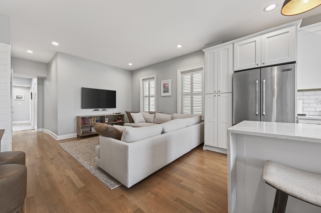 100 Webster St 3