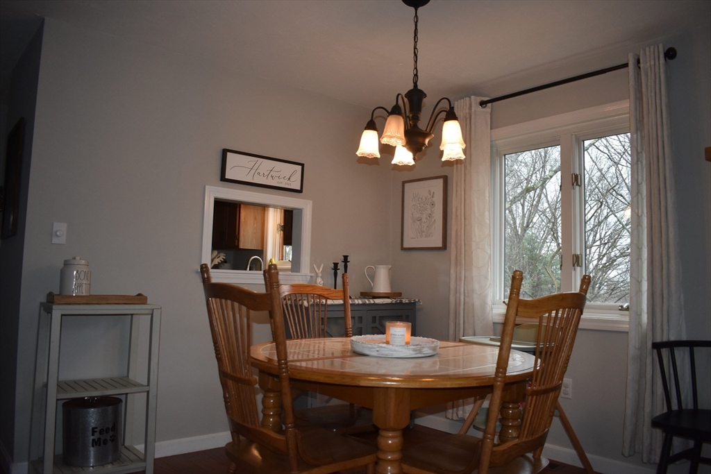 82 Londonderry Rd 82