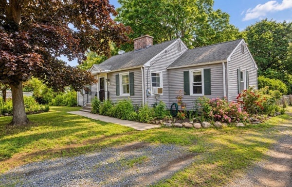 35 PINEHURST ST, WESTFIELD, MA 01085 - Image 44eaec2fdef0842c606fc031bc7287bb/3712975795