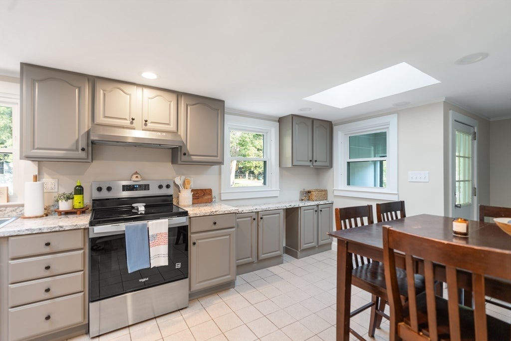 33 Park Dr, Acushnet, MA, 33 Park Dr, Acushnet, MA Photo #4
