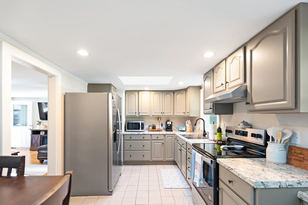 33 Park Dr, Acushnet, MA, 33 Park Dr, Acushnet, MA Photo #2