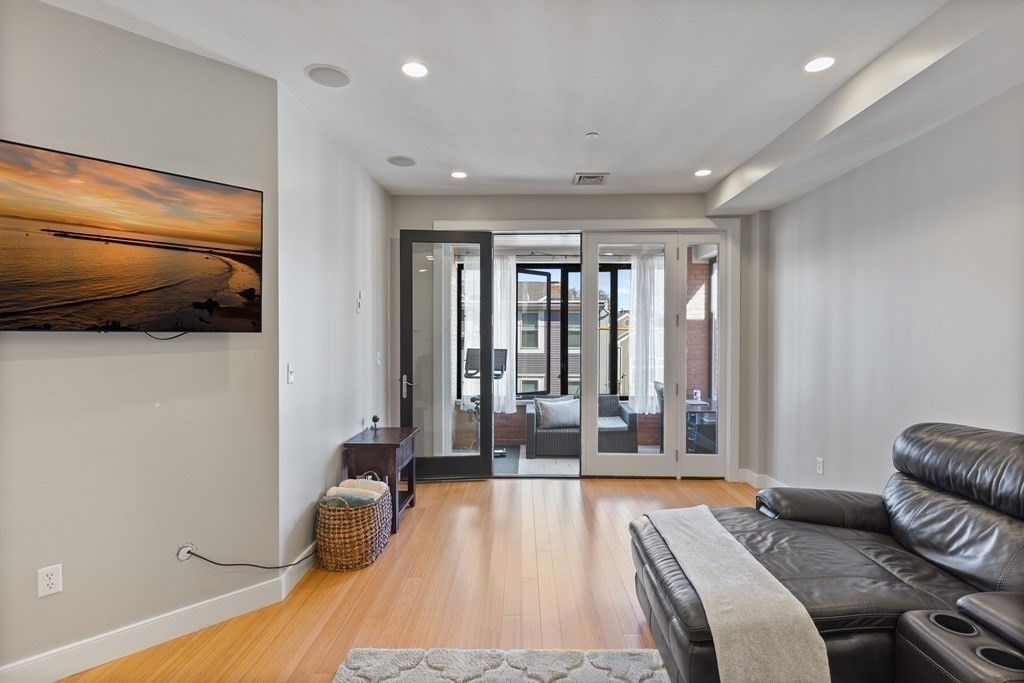 152 Old Colony Ave 15
