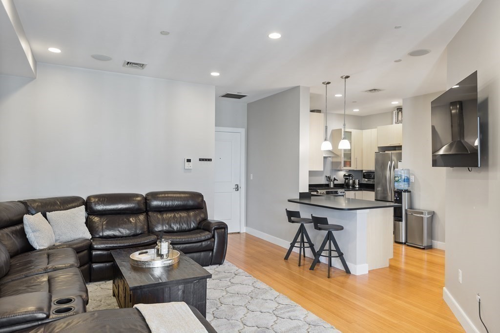 152 Old Colony Ave 15