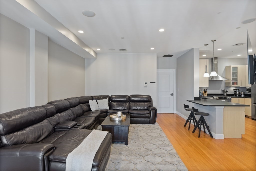 152 Old Colony Ave 15
