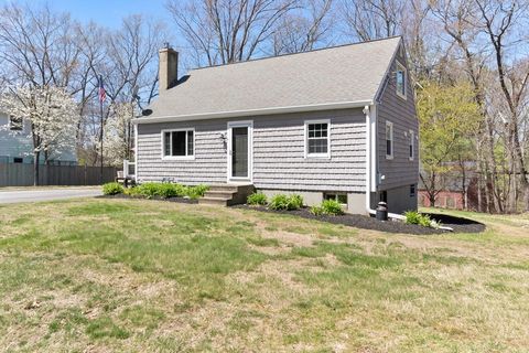 Photo of 6 Ashcroft Cir, Groveland, MA 01834 (MLS # 73510060)