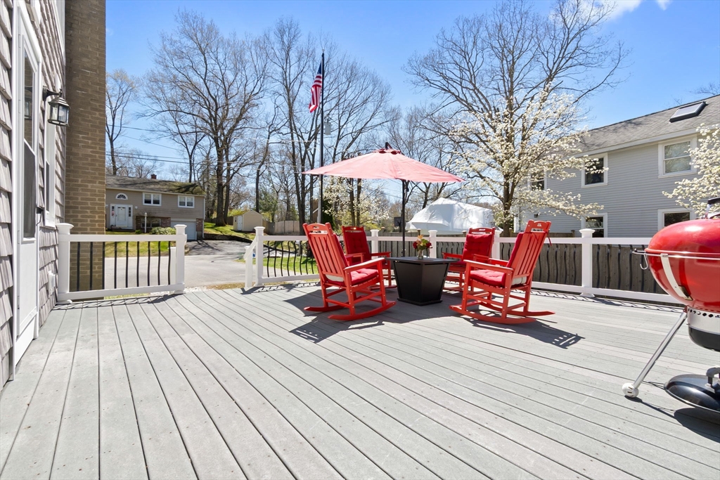 6 Ashcroft Cir