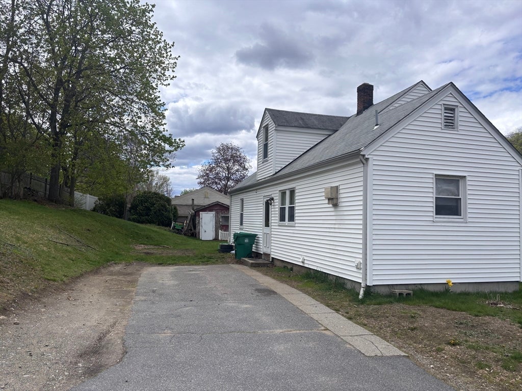 349 Oak St