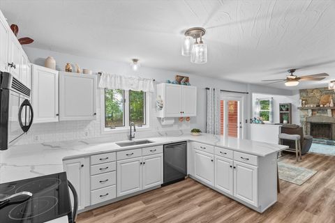 12 Easter Brook Rd Lunenburg MA 01462