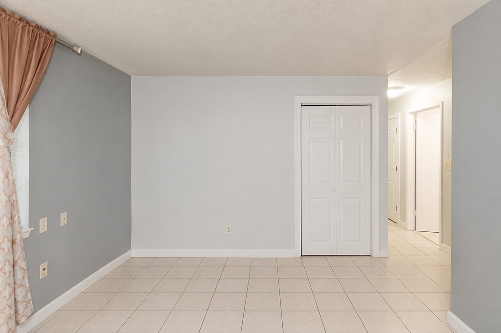 2 Universal St 4