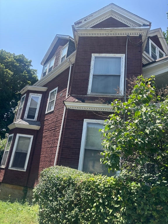 31 Lawrence Ave
