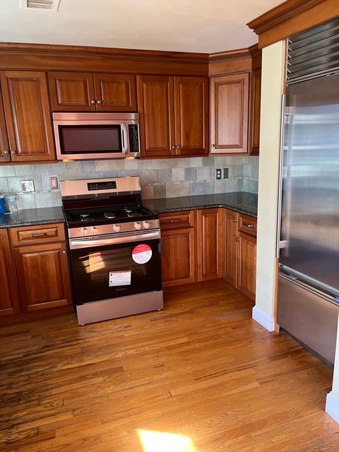 5 Munroe St 5 Newburyport MA 01950