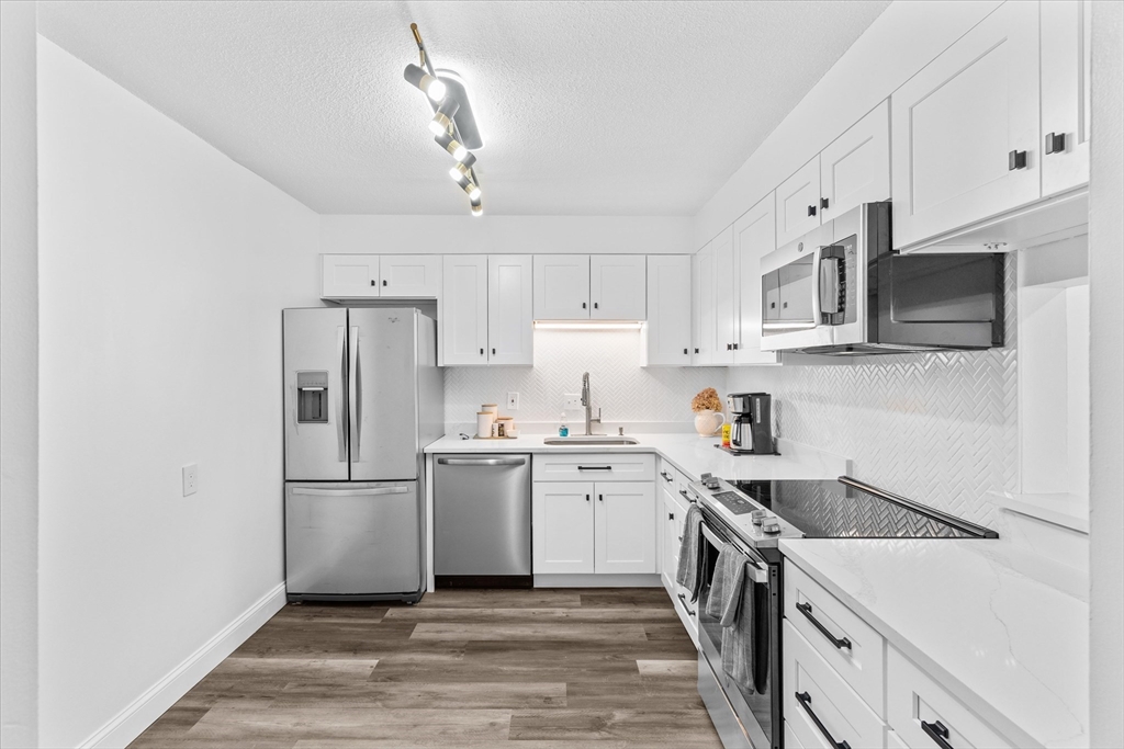 3 Summit Drive 16