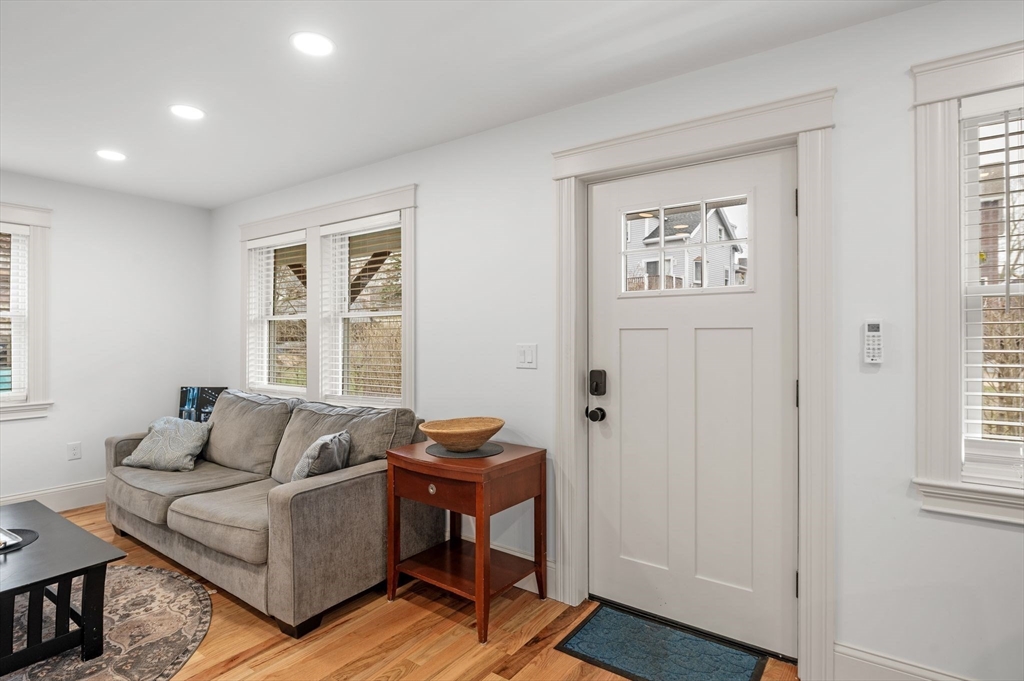 6 R Neptune Place 1
