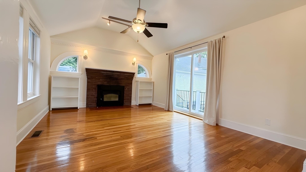 114 Curve St